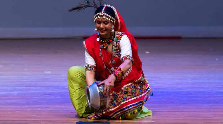 Vandita Parikh using a pot as a prop in the Rathwa dance.